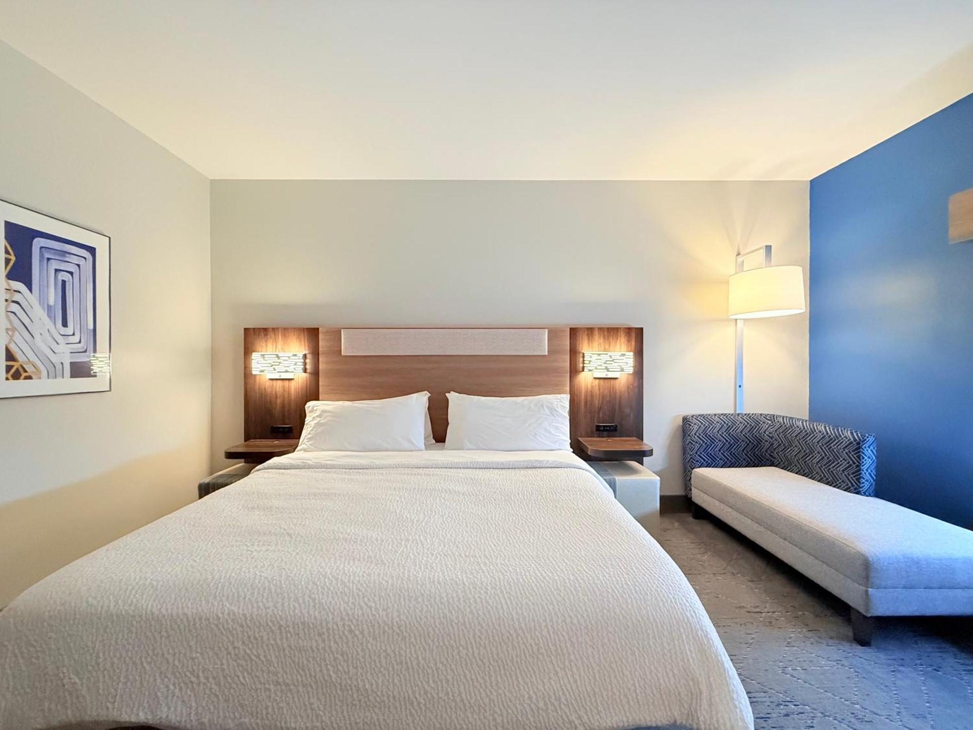 Holiday Inn Express Kenedy By Ihg Exterior foto